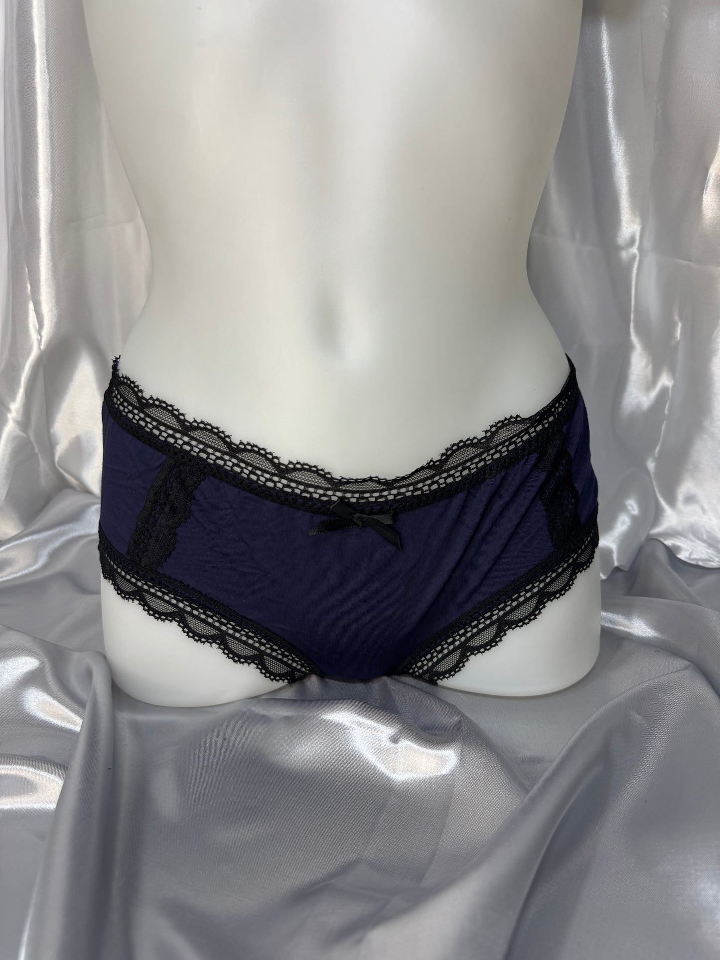 Kurzes Nachtkleid mit Cups