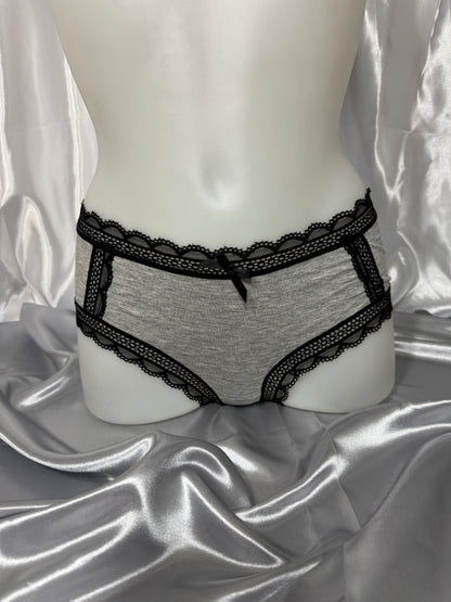 Kurzes Nachtkleid mit Cups