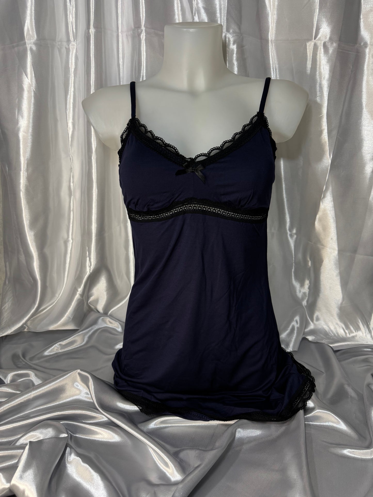 Kurzes Nachtkleid mit Cups