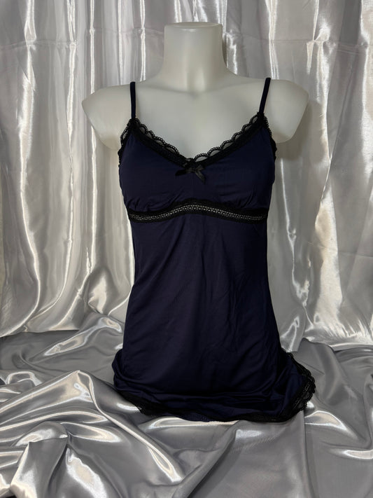 Kurzes Nachtkleid mit Cups